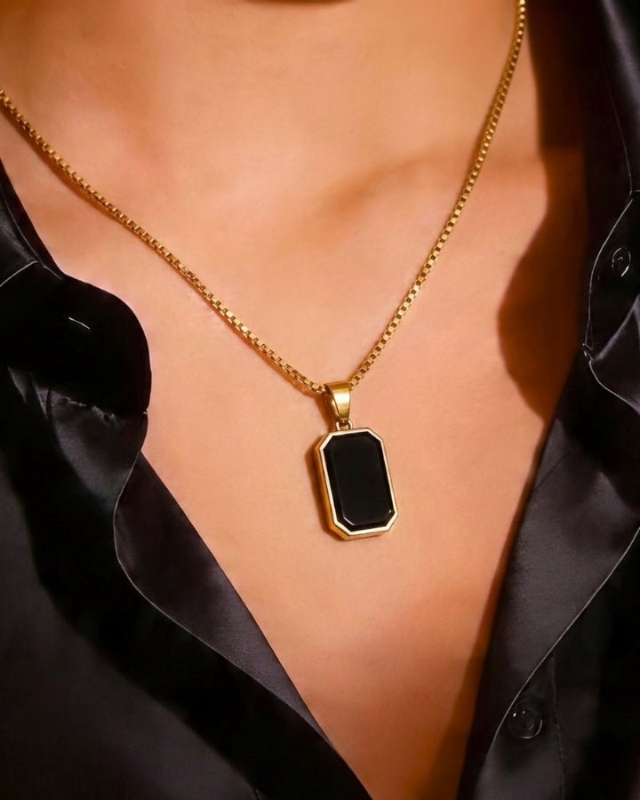 Vesper Rectangle Pendant Necklace - Onyxelle