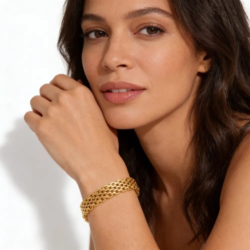 Seralya Bracelet Stack in 18K gold-plated steel — stackable gold bracelet set