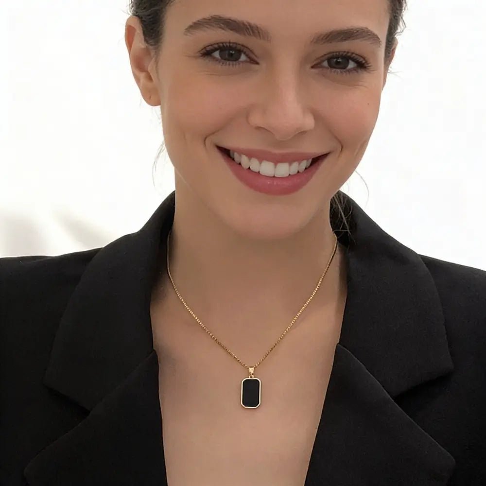 Vesper Rectangle Pendant Necklace - Onyxelle