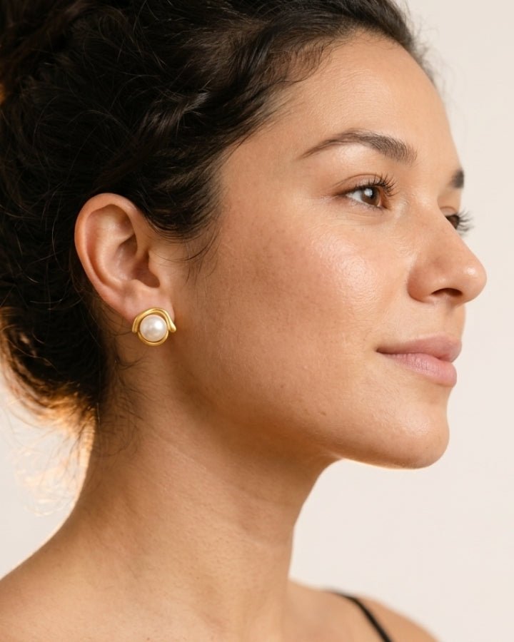 Margaux Asymmetric Pearl Earrings - Onyxelle