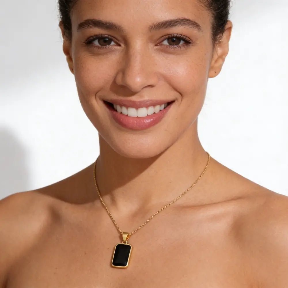 Vesper Rectangle Pendant Necklace - Onyxelle