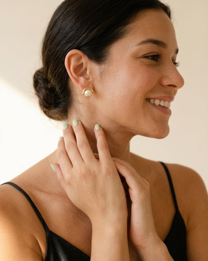 Margaux Asymmetric Pearl Earrings - Onyxelle