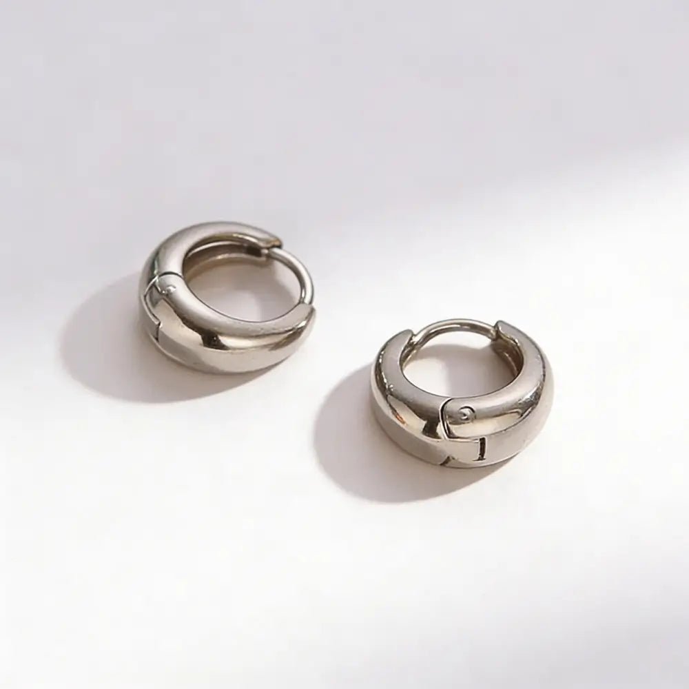 Aurelia Curved Minimalist Earrings - Onyxelle