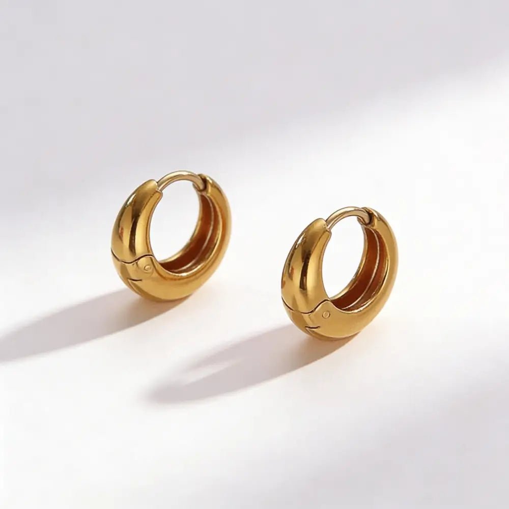 Aurelia Curved Minimalist Earrings - Onyxelle