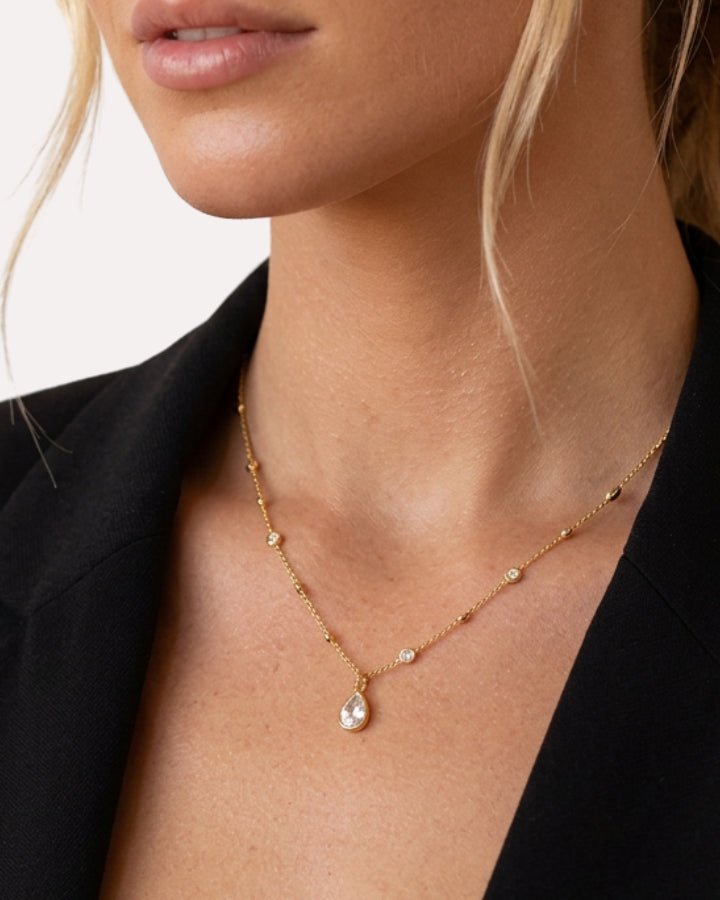 Solene Crystal Drop Necklace - Onyxelle
