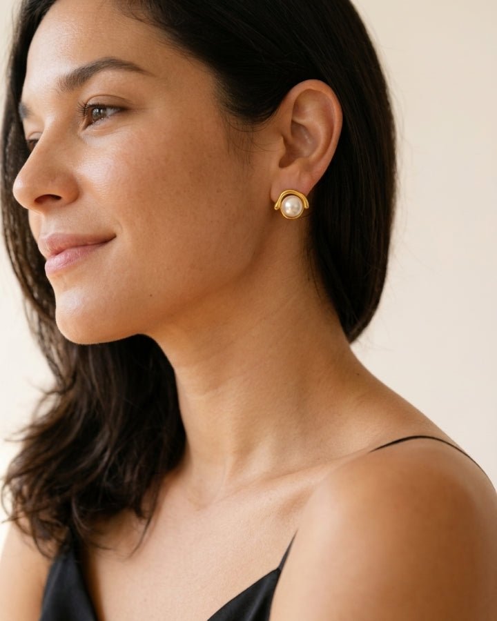 Margaux Asymmetric Pearl Earrings - Onyxelle