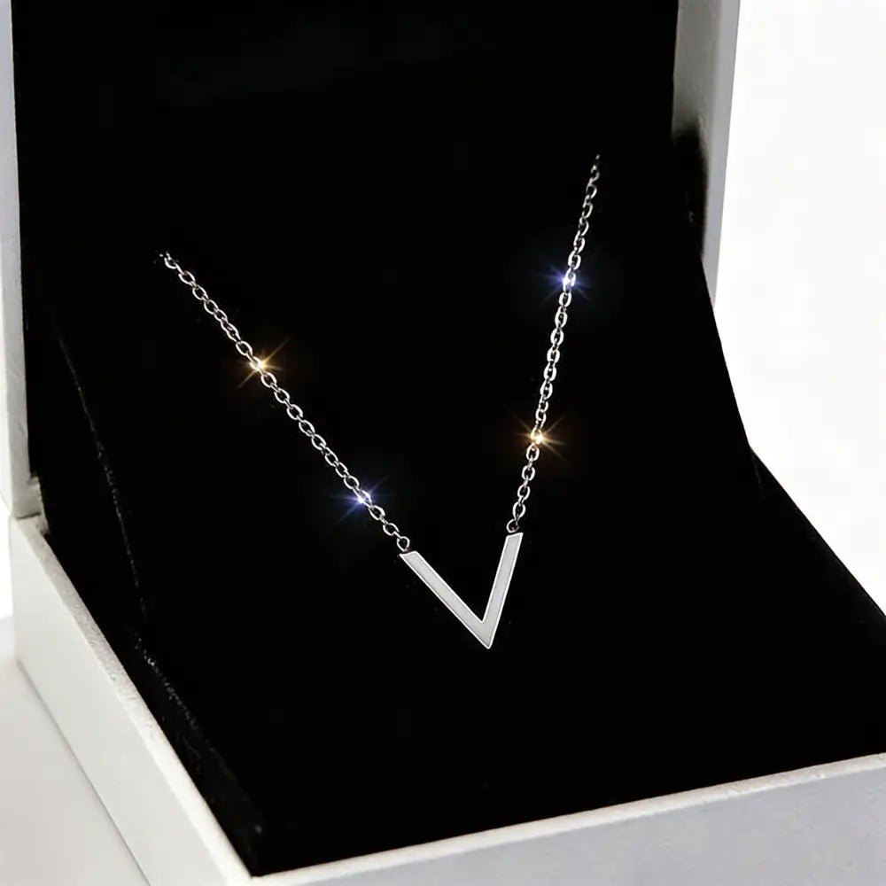 Selene V Pendant Necklace - Onyxelle