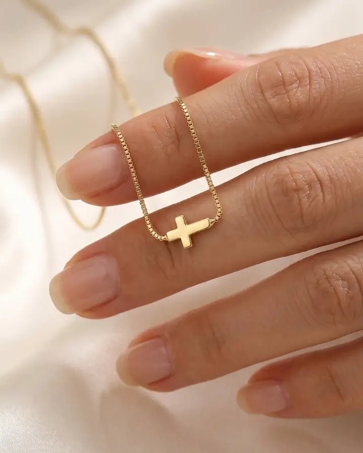 Liora Cross Pendant Necklace - Onyxelle