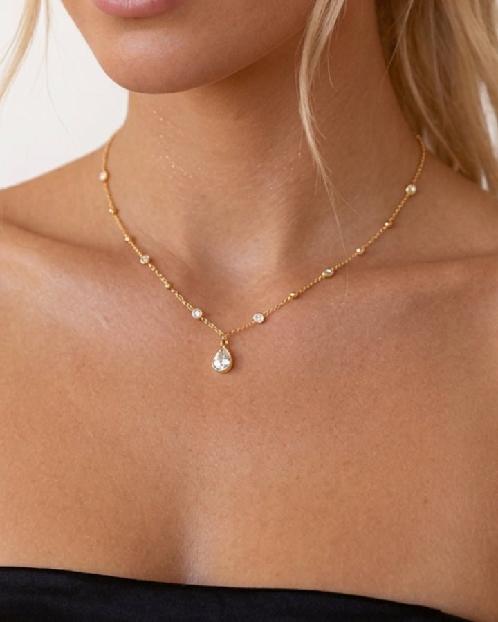 Solene Crystal Drop Necklace - Onyxelle