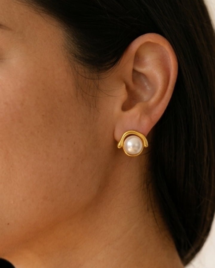 Margaux Asymmetric Pearl Earrings - Onyxelle