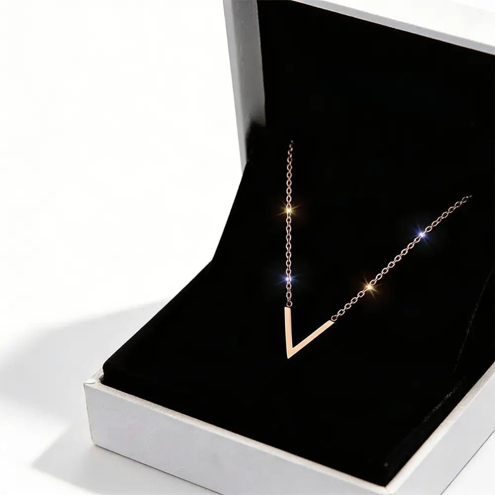 Selene V Pendant Necklace - Onyxelle