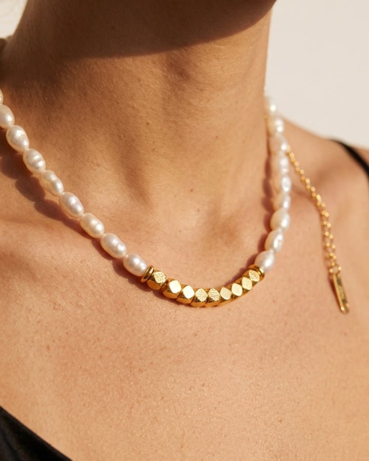 Margot Square Pearl Necklace - Onyxelle