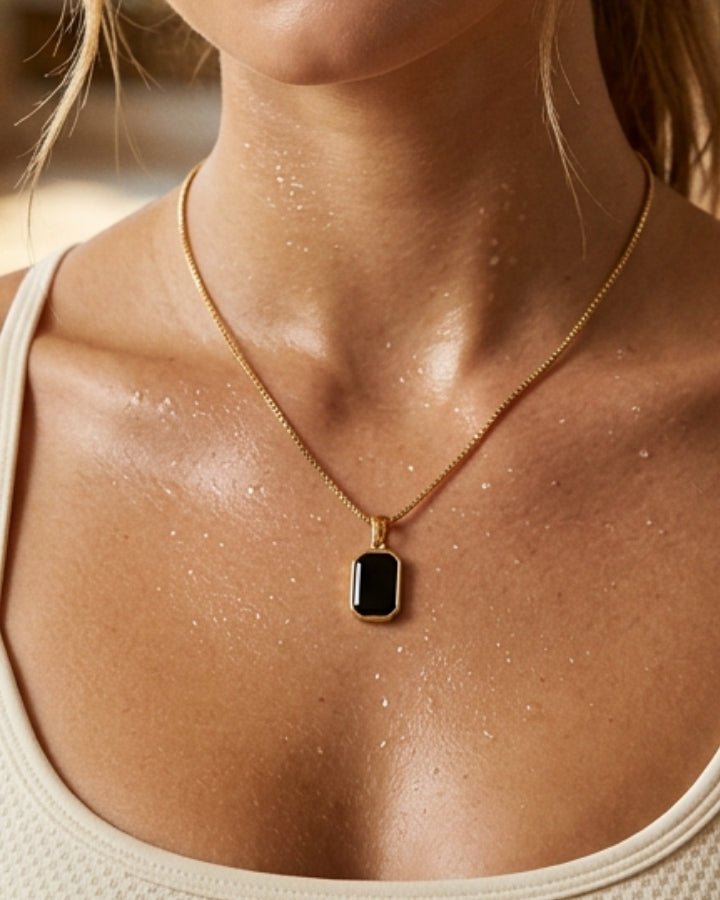 Vesper Rectangle Pendant Necklace - Onyxelle