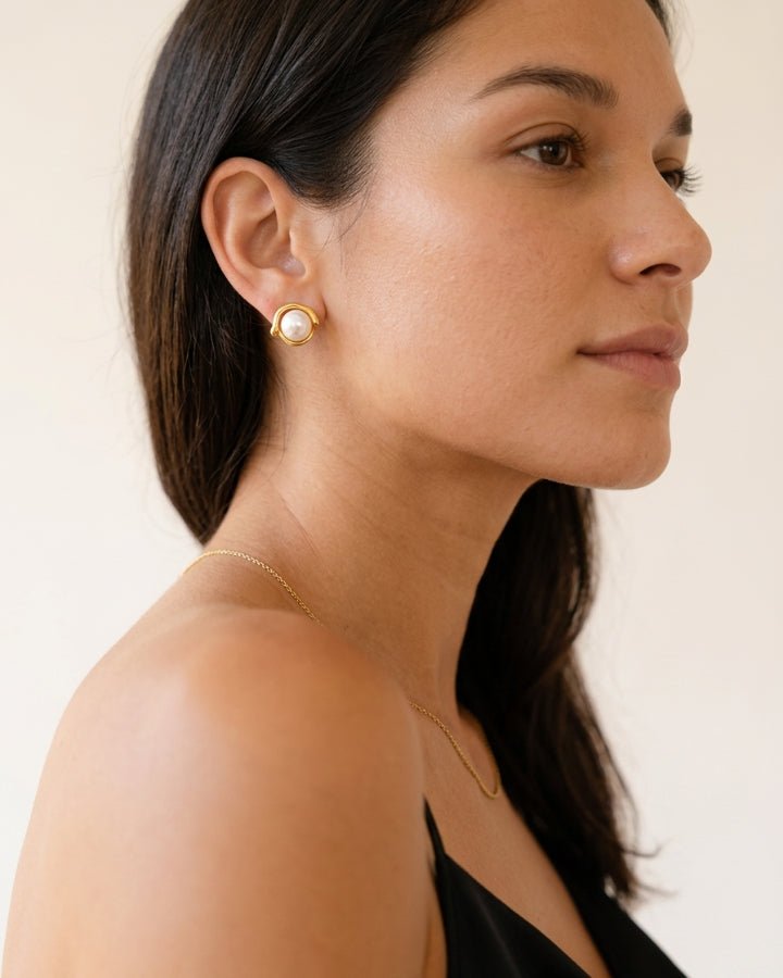 Margaux Asymmetric Pearl Earrings - Onyxelle