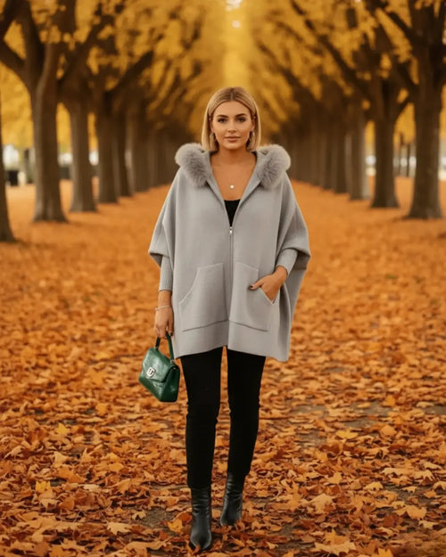 Cape-Veste à Capuche et Fausse Fourrure Ellyse
