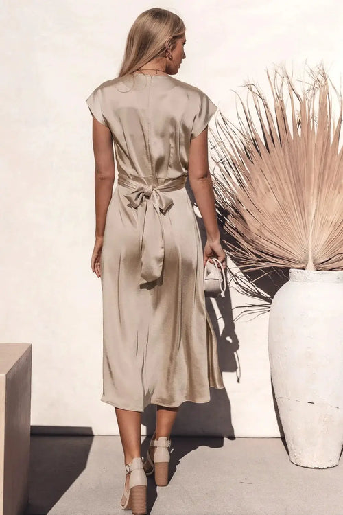 Robe longue fluide ceinturée à manches courtes Eliane